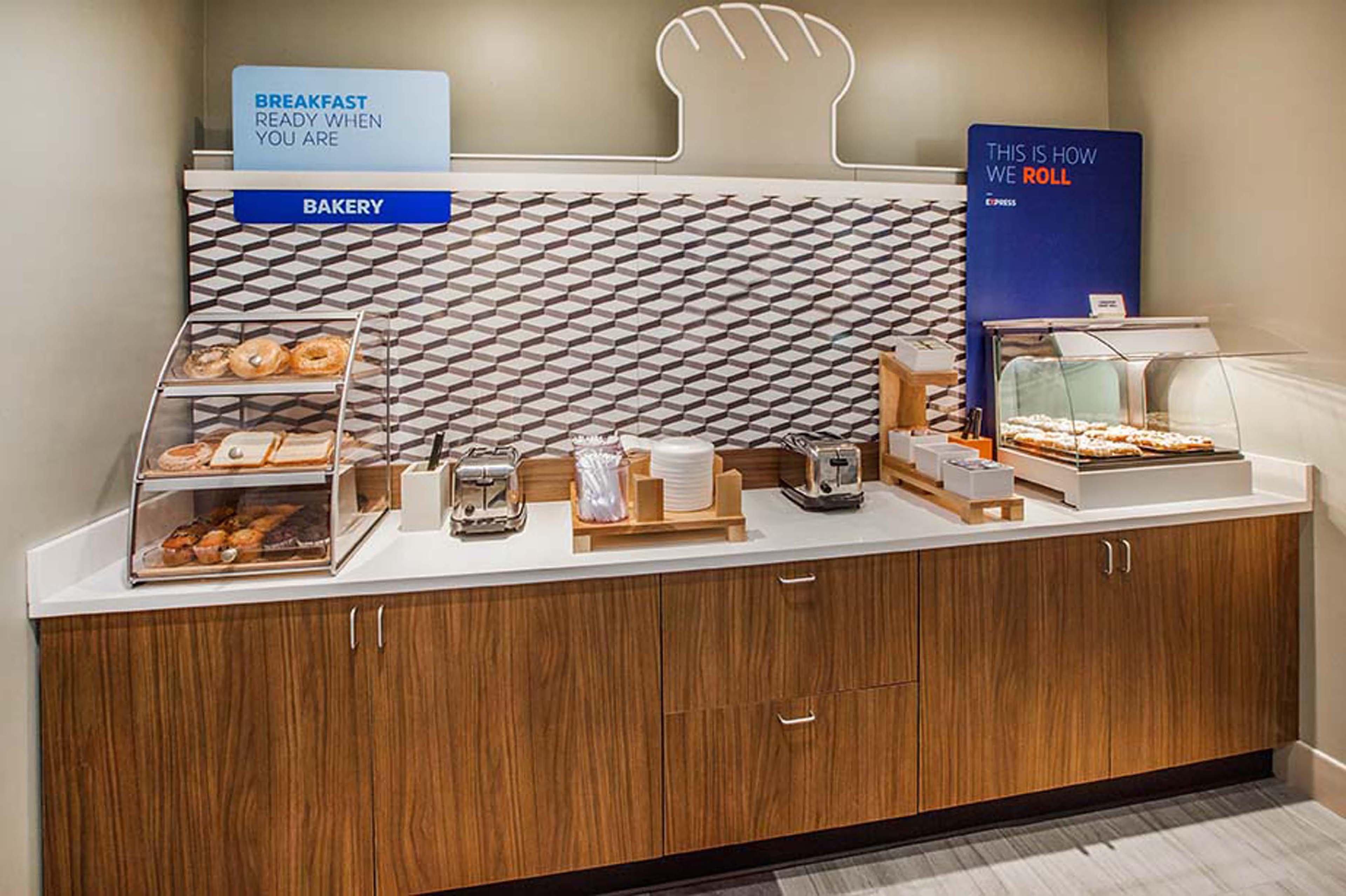 Holiday Inn Express & Suites Watsonville By Ihg Buitenkant foto