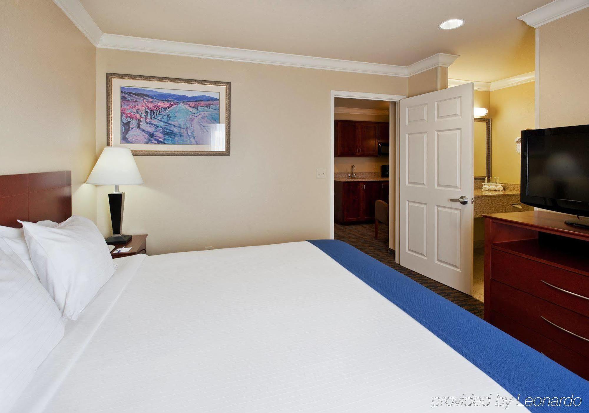 Holiday Inn Express & Suites Watsonville By Ihg Kamer foto