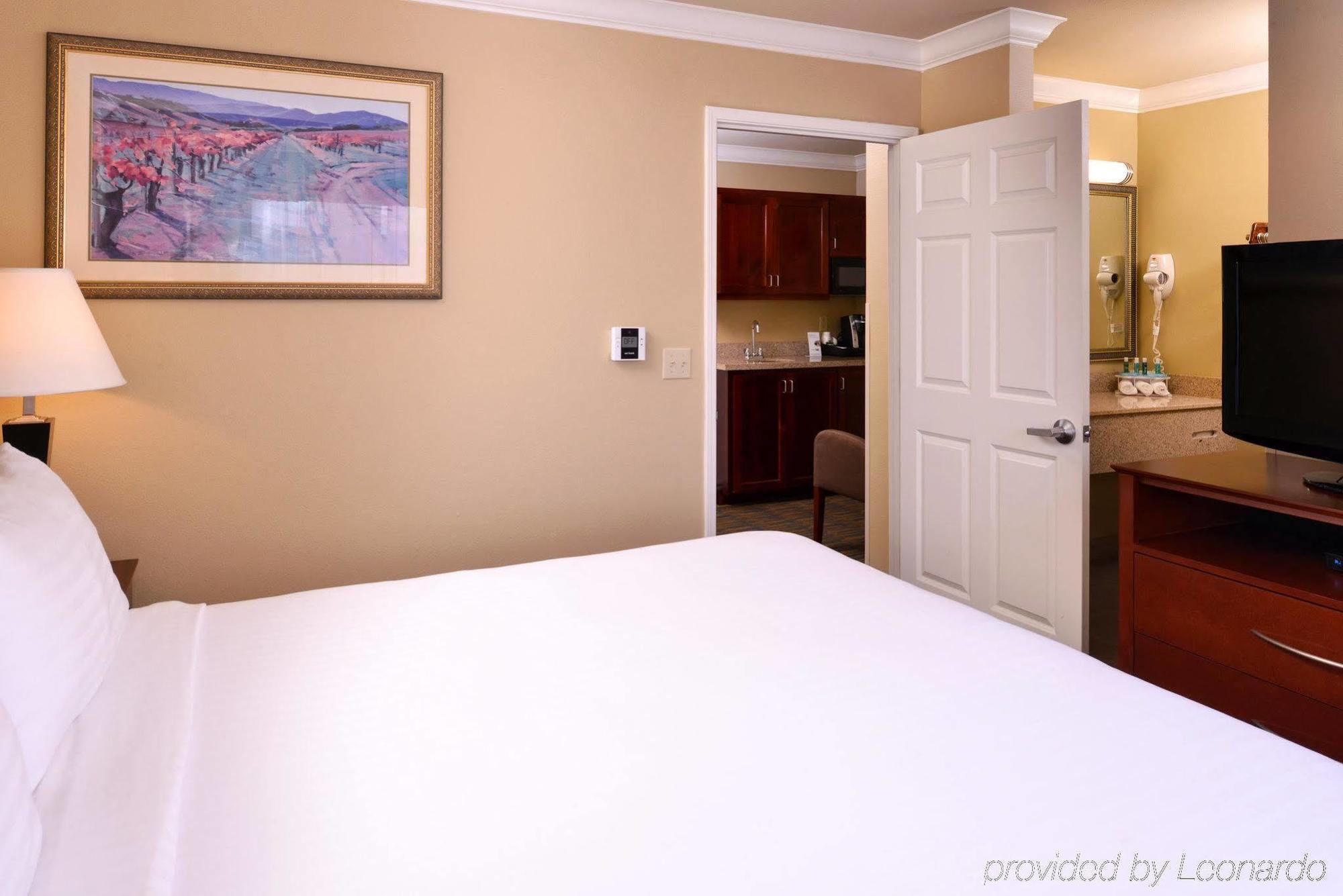 Holiday Inn Express & Suites Watsonville By Ihg Buitenkant foto
