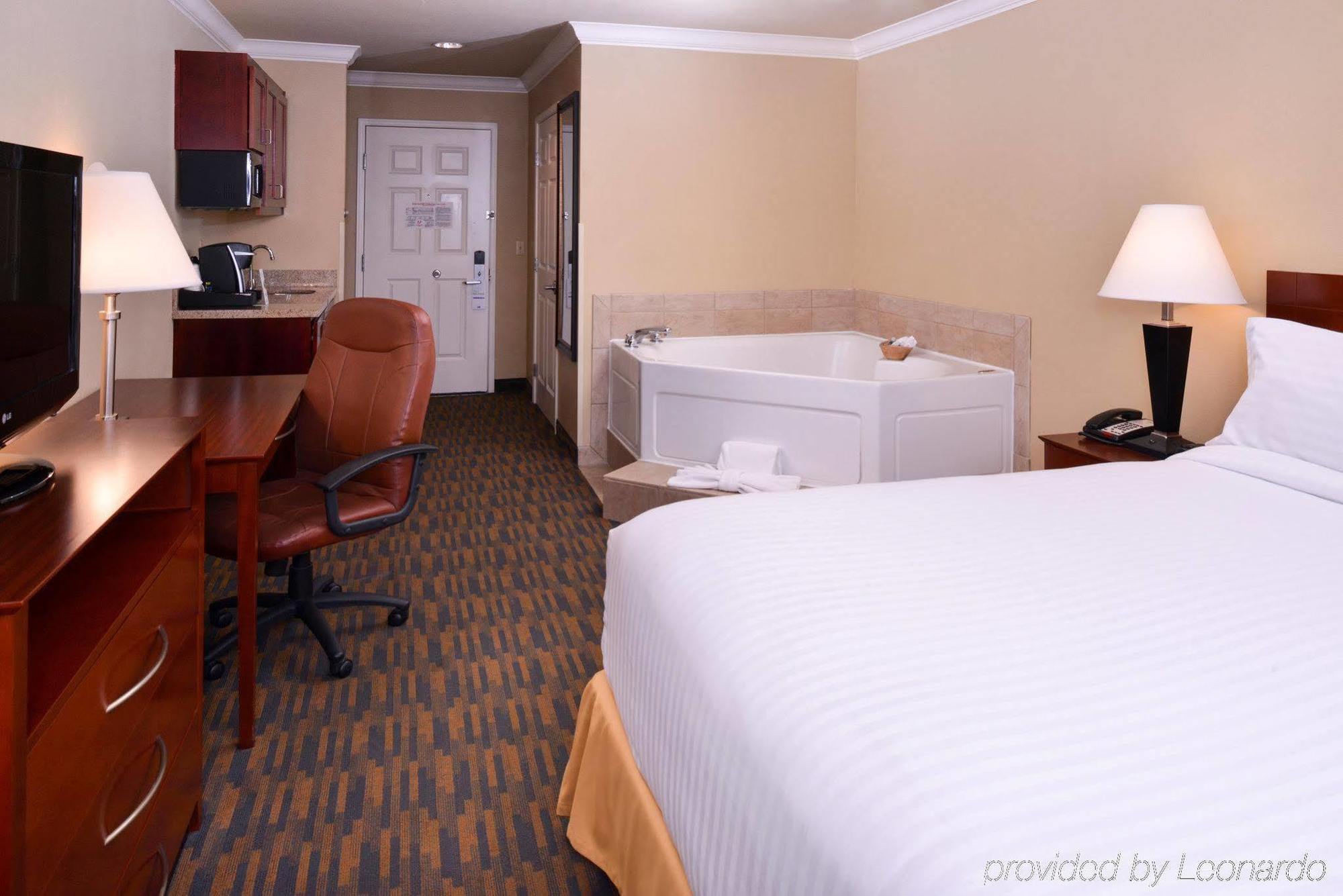 Holiday Inn Express & Suites Watsonville By Ihg Buitenkant foto